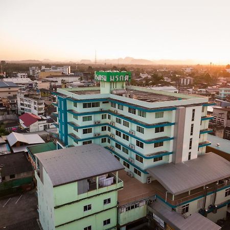 Morakot Twin Chumphon Otel Dış mekan fotoğraf