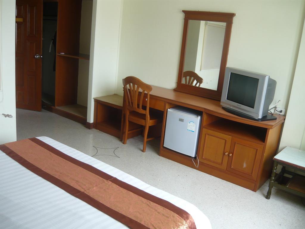 Morakot Twin Chumphon Otel Oda fotoğraf