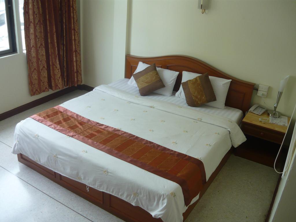 Morakot Twin Chumphon Otel Oda fotoğraf